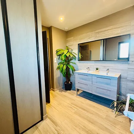 Villa Palmiers 5 Min De La Mer, Confortable 4 Personnes, Parking Free, *